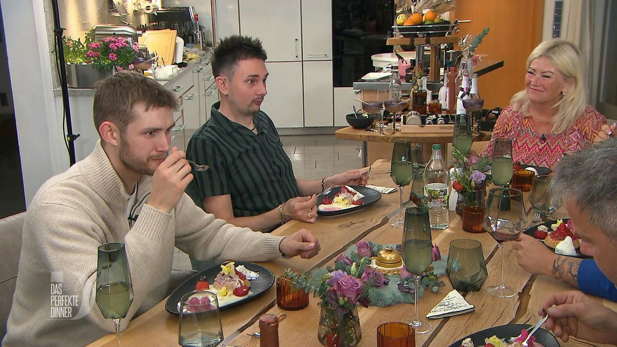 Trüffel im Dessert? Damit muss man erst mal klarkommen.
(Bild: RTL)