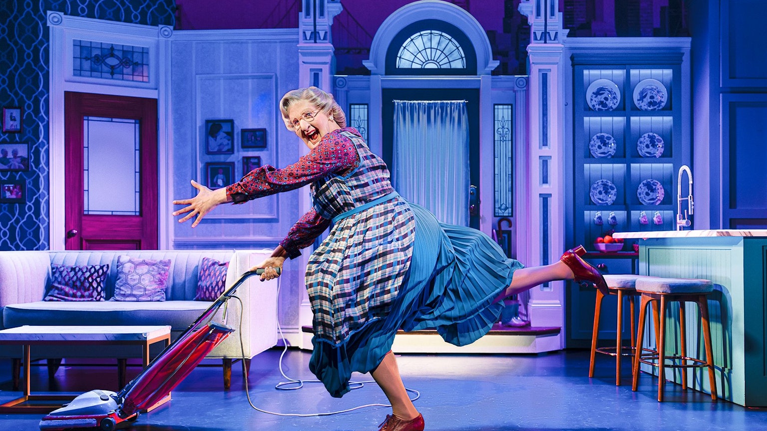 Mrs. Doubtfire mit Staubsauger