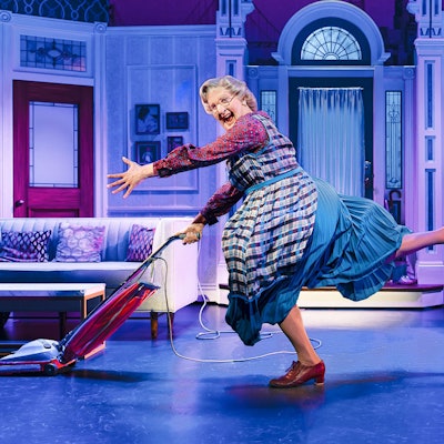 Mrs. Doubtfire mit Staubsauger