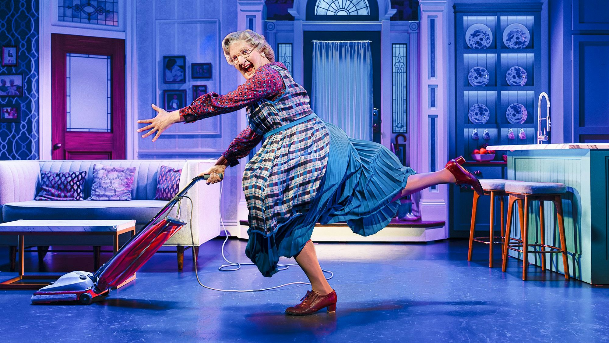 Mrs. Doubtfire mit Staubsauger