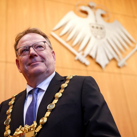 06.11.2025, Köln: Vereidigung des neuen Kölner Oberbürgermeisters Torsten Burmester (SPD) auf seiner ersten Ratssitzung durch Alterspräsident Ralph Sterck. Foto: Thilo Schmülgen