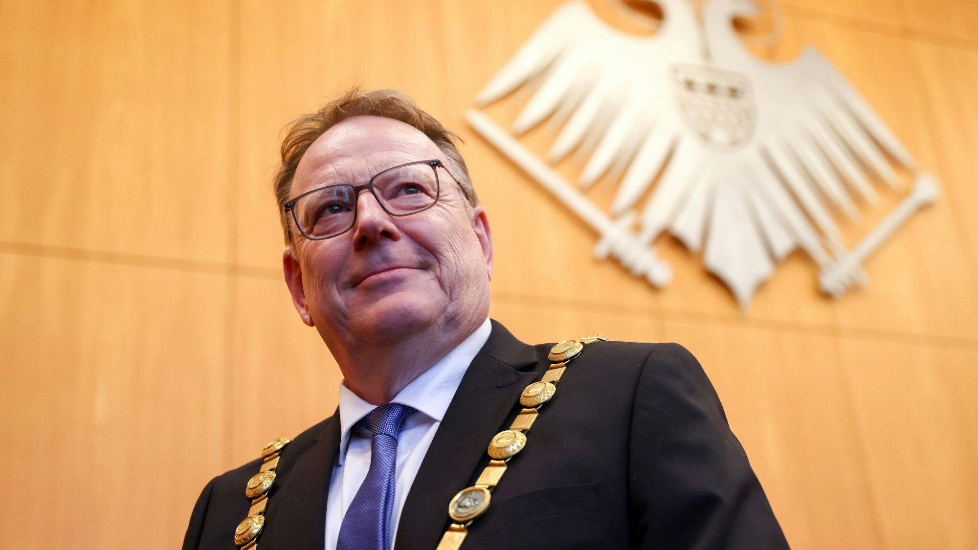 06.11.2025, Köln: Vereidigung des neuen Kölner Oberbürgermeisters Torsten Burmester (SPD) auf seiner ersten Ratssitzung durch Alterspräsident Ralph Sterck. Foto: Thilo Schmülgen