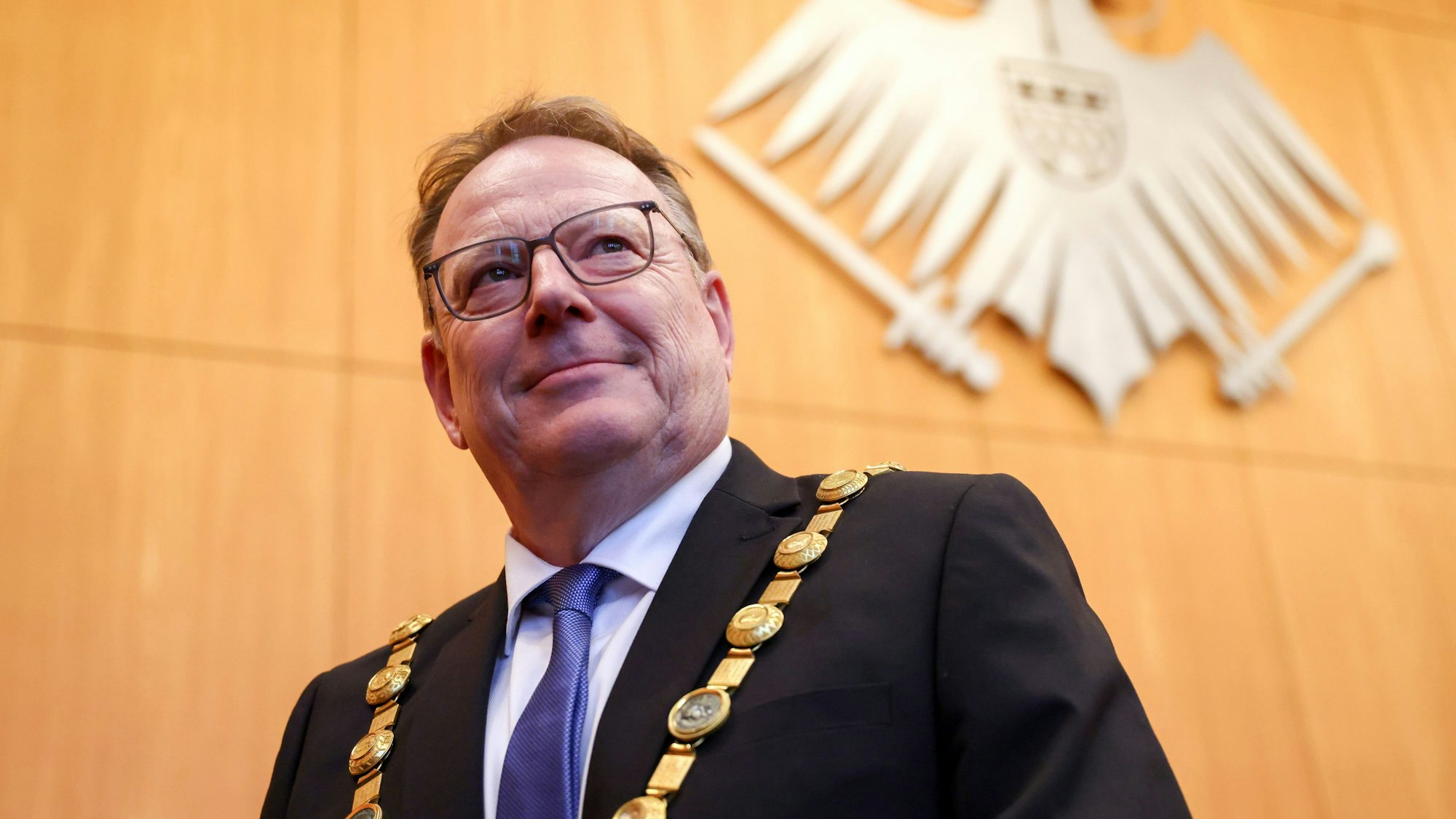 06.11.2025, Köln: Vereidigung des neuen Kölner Oberbürgermeisters Torsten Burmester (SPD) auf seiner ersten Ratssitzung durch Alterspräsident Ralph Sterck. Foto: Thilo Schmülgen