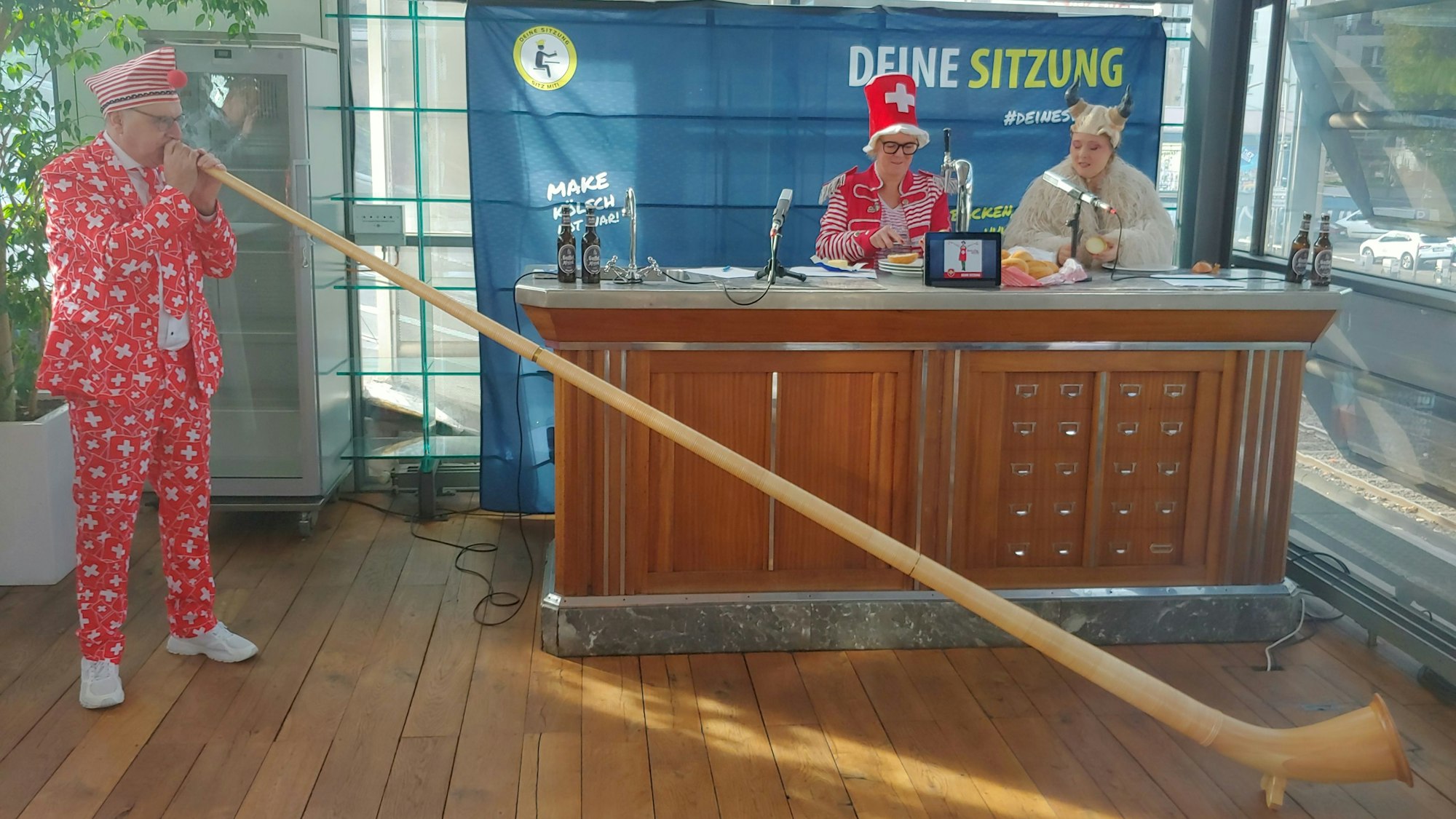 Auch das Alphorn darf bei dieser Sitzung nicht fehlen.