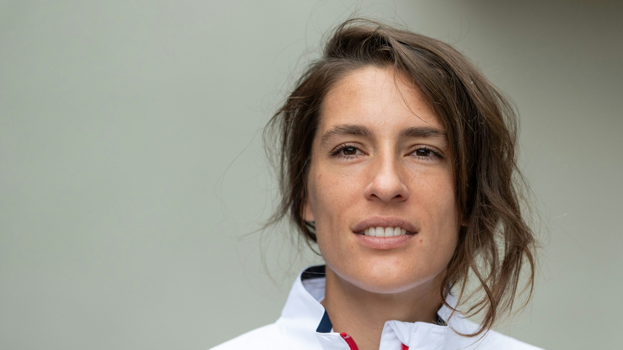 ARCHIV - 06.06.2019, NA, Dresden: Andrea Petkovic, Tennisspielerin, steht auf der Tennisanlage des TC Blau-Weiß Dresden-Blasewitz. Petkovic wird den Australian Open als TV-Expertin beim Sender Eurosport zu sehen sein. (zu dpa: «Petkovic und Krawietz als TV-Experten bei Australian Open») Foto: Robert Michael/zb/dpa +++ dpa-Bildfunk +++