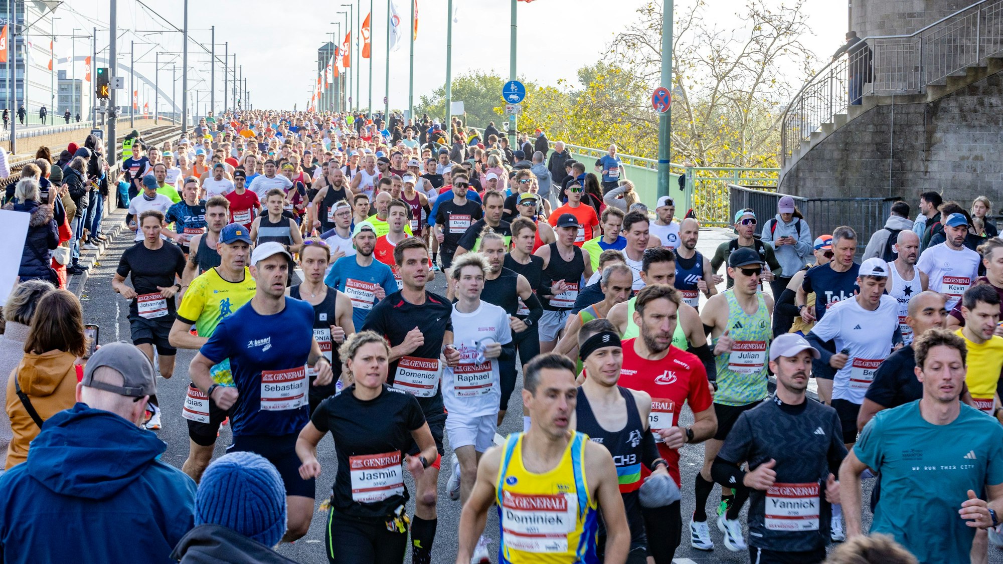 05.10.2025
Köln:
27. Generali Köln Marathon: Die Laufveranstaltung wird immer beliebter, in diesem Jahr sind 37.000 Teilnehmende angemeldet.
Foto: Martina Goyert