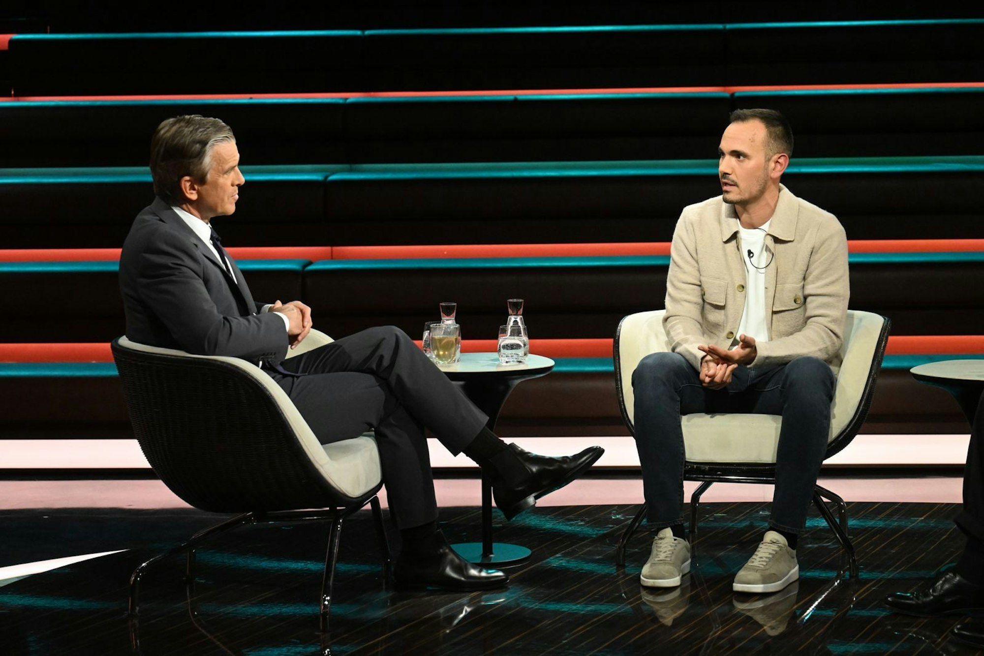 „Welt“-Journalist Ibrahim Naber bemängelte im Gespräch mit dem ZDF-Moderator, dass die Bundeswehr keinen großen Fokus auf modernste Drohnentechnik lege. (Bild: ZDF / Cornelia Lehmann)