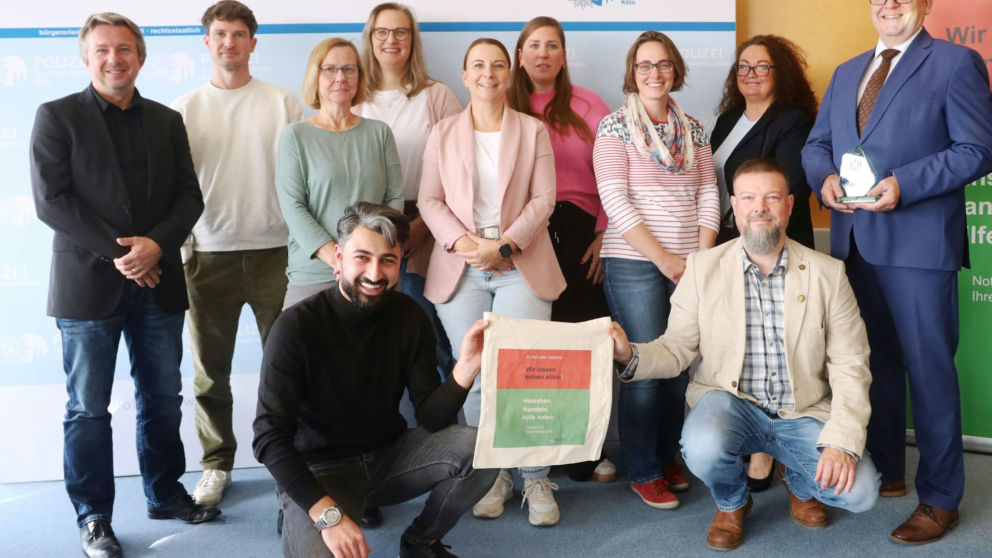Am Donnerstag wurden die Mönters und acht weitere Personen im Rahmen der Aktion „Hinsehen – Handeln – Hilfe holen“ von der Kölner Polizei für ihre Zivilcourage ausgezeichnet.