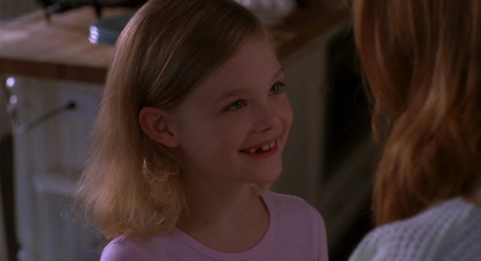 In „The Nines - Das Leben ist nur ein Spiel“ (2007) spielte Fanning die Tochter von Melissa McCarthy und Ryan Reynolds. (Bild: Koch Media)