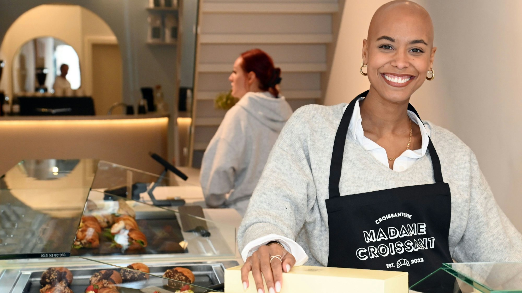 20251105 Köln. Eröffnung von Madame Croissant, Franchise, das Schauspielerin und Model Sharon Battiste übernommen hat großes Opening ist am Samstag, 8.11. 2025. Foto: Alexander Schwaiger