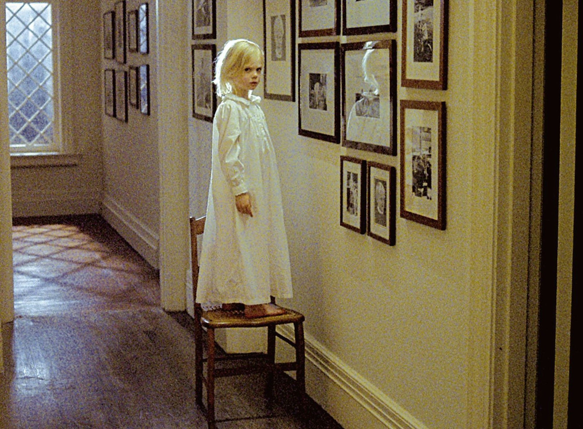 In „Tür der Versuchung“ (2004) war Fanning erst sechs Jahre alt. (Bild: ARD / Degeto)