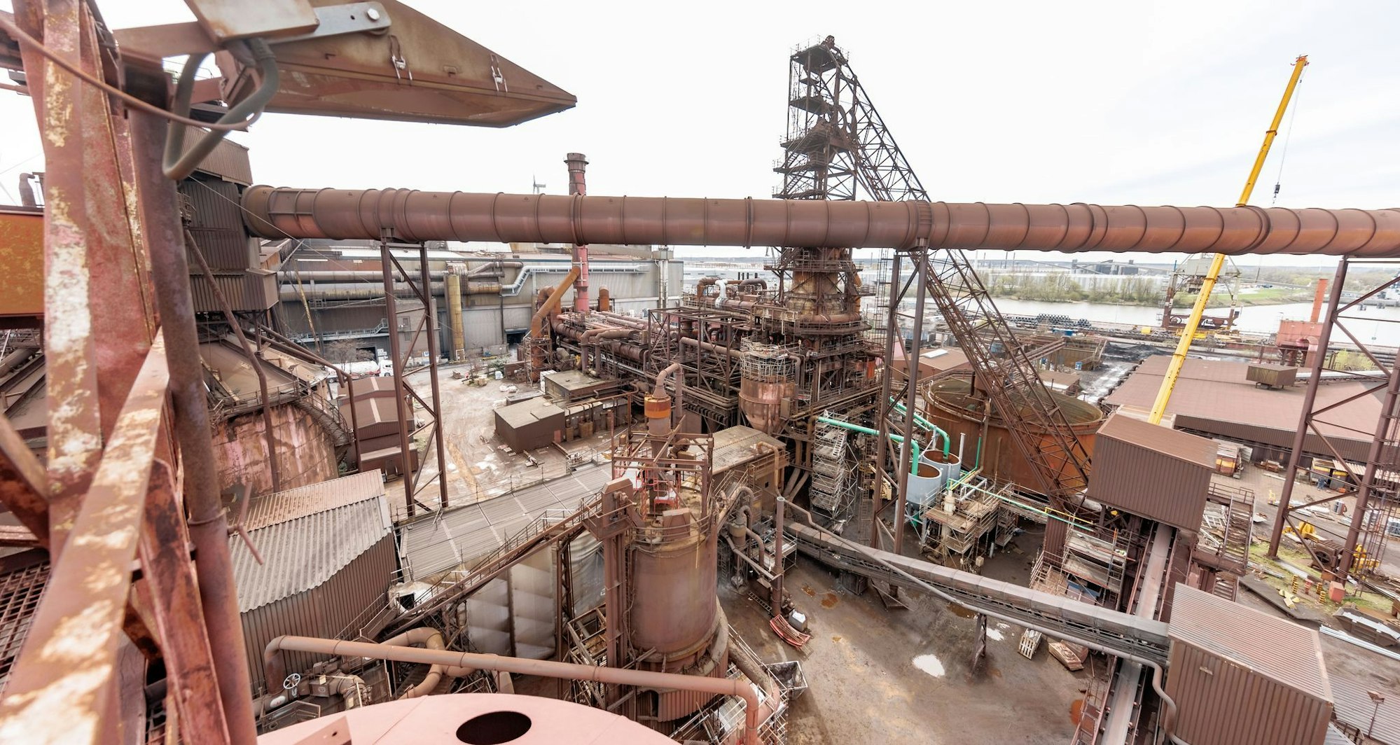 Die Direktreduktionsanlage auf dem ArcelorMittal-Stahlstandort Hamburg wird mit Erdgas betrieben und ist seit mehr als 50 Jahren in Betrieb. (Archivbild)