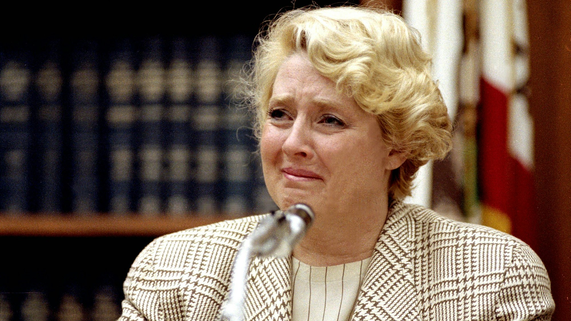 Betty Broderick weint vor Gericht.