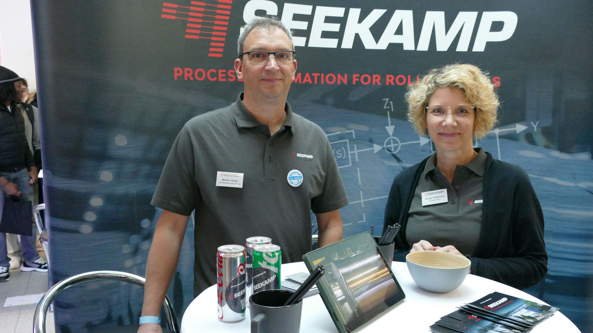 Martin Axler und Sonja Seekamp von der Firma CSE Seekamp aus Hennef, die Schaltkästen für Maschinen herstellt.