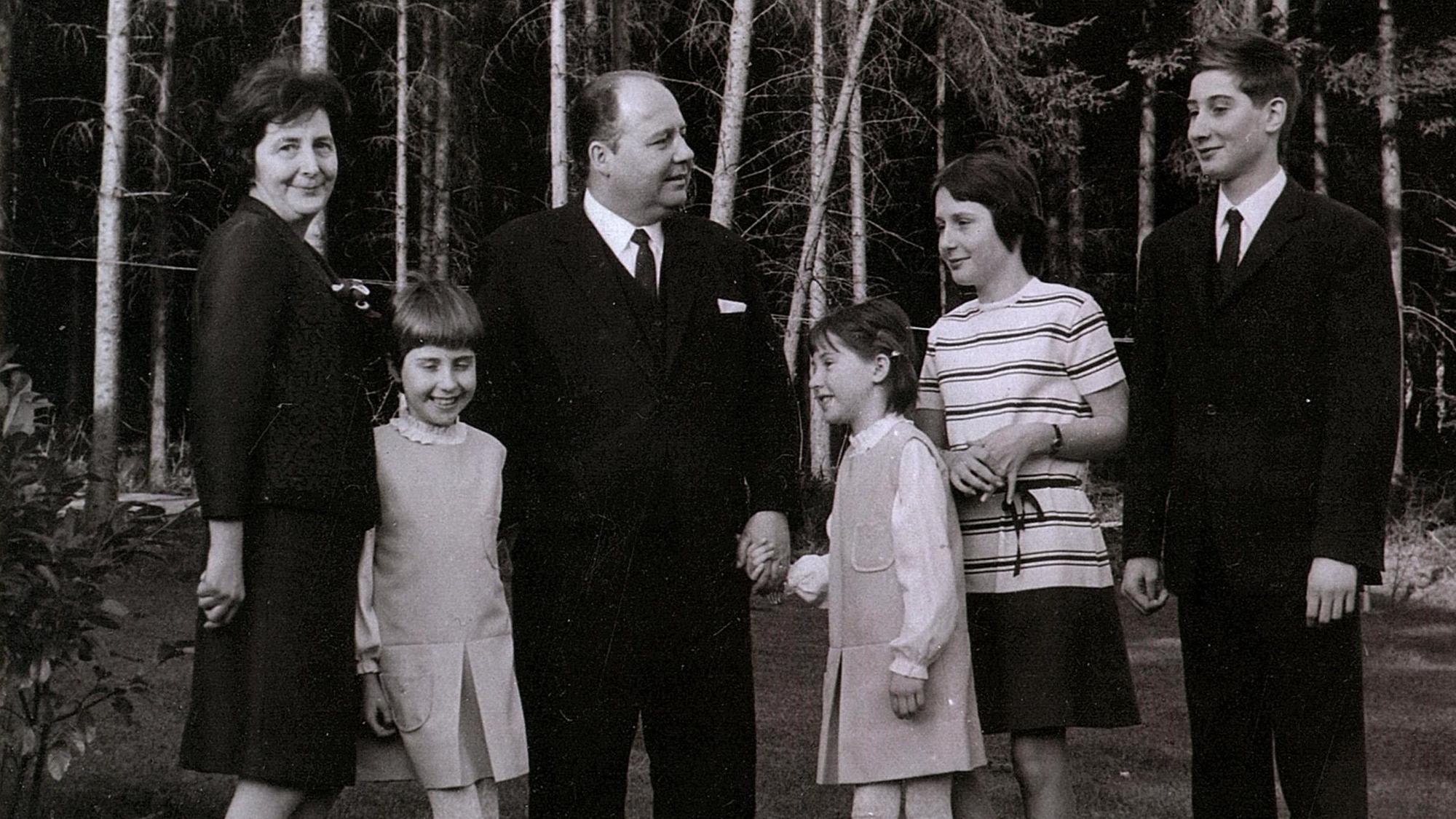 Kurt Müller war in erster Ehe mit der Kraemer-Tochter Else verheiratet. Sowohl er als auch seine Tochter Karin Kasper haben Erinnerungen aufgeschrieben. Von links: Familie Müller: Mutter Else mit Christa, Ehemann Kurt, Eva, Karin und Klaus.