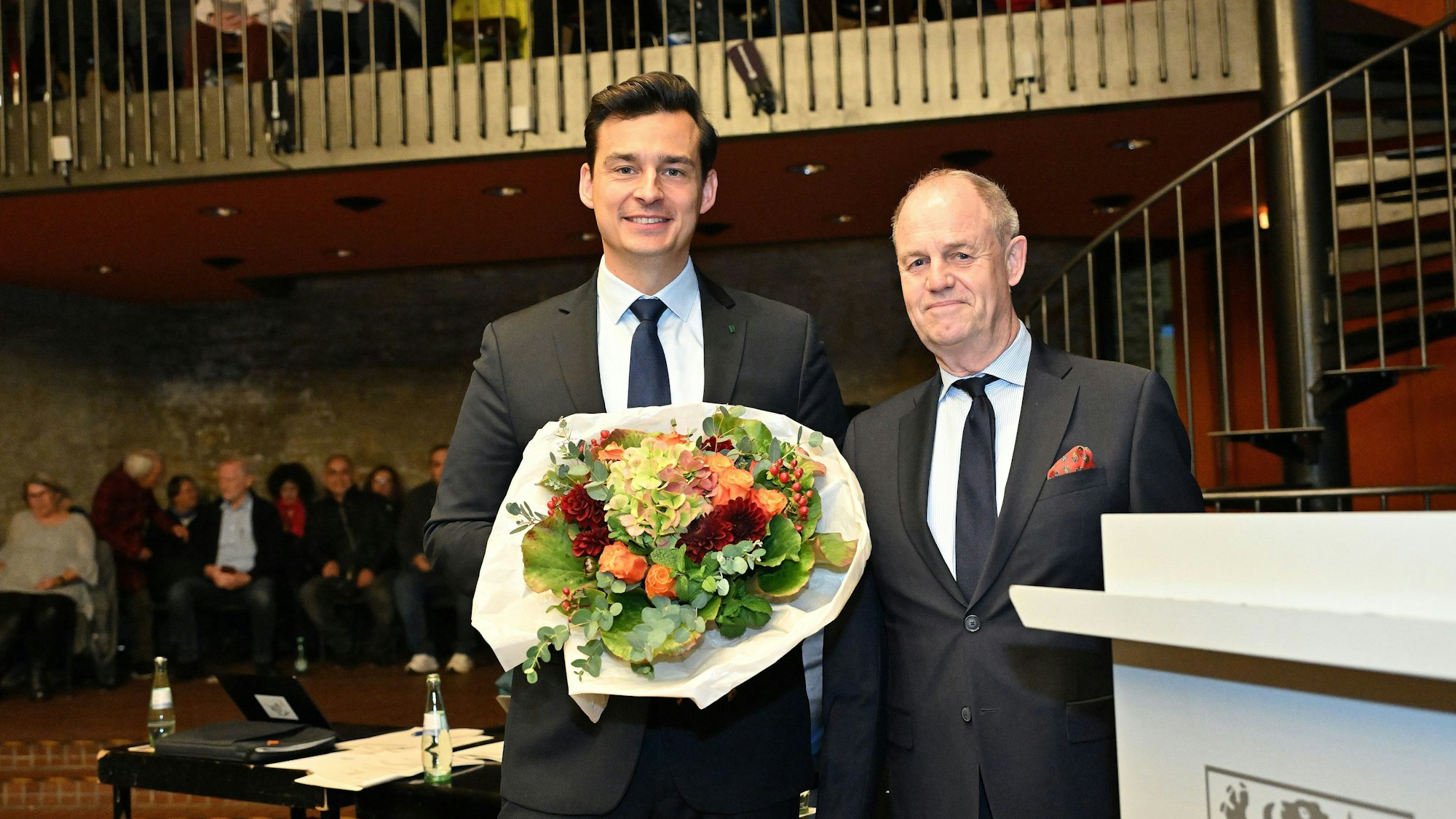 Bürgermeister Marcel Kreutz (l.) mit Hans Josef Haasbach