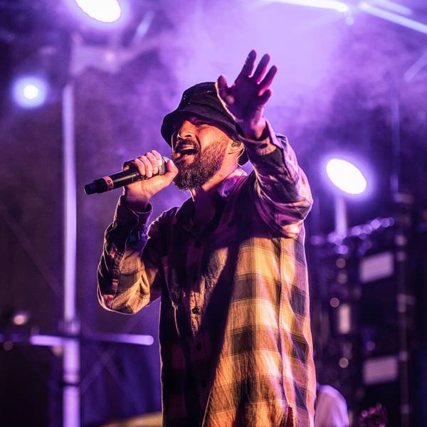 Reggae-Sänger Gentleman bei seinem Auftritt im "Schrotty" in Bickendorf.