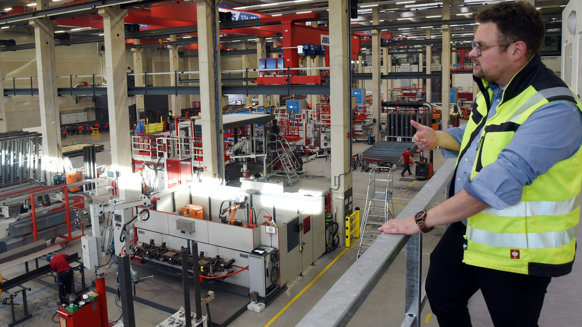 Frederic Jürgens aus Nümbrecht gehört zum 15-köpfigen Planerstab, der das neue Werk in Morsbach-Lichtenberg entworfen hat.