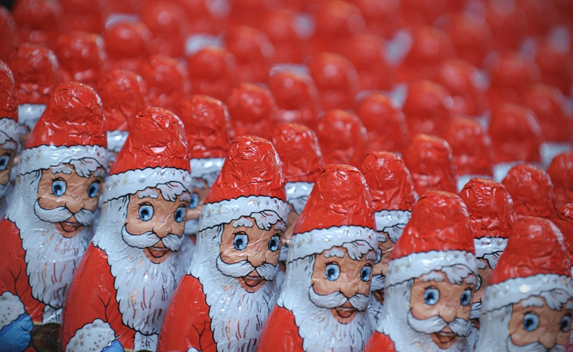 Schoko-Weihnachtsmänner sind beliebt - sowohl bei Kindern als auch bei Erwachsenen.