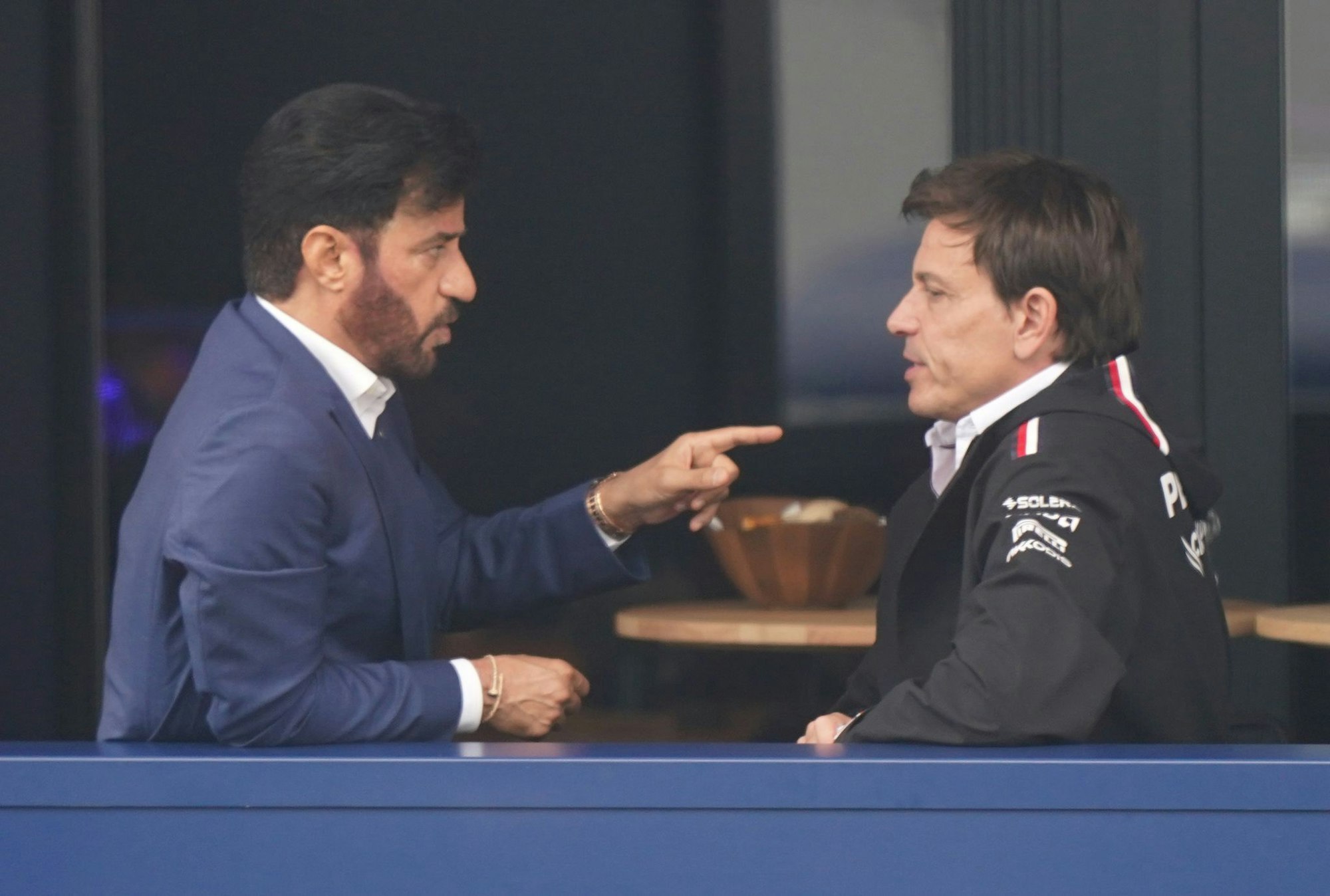 Mohammed Ben Sulayems (l.), hier mit Toto Wolff von Mercedes, Wiederwahl steht praktisch schon fest. (Archivbild)