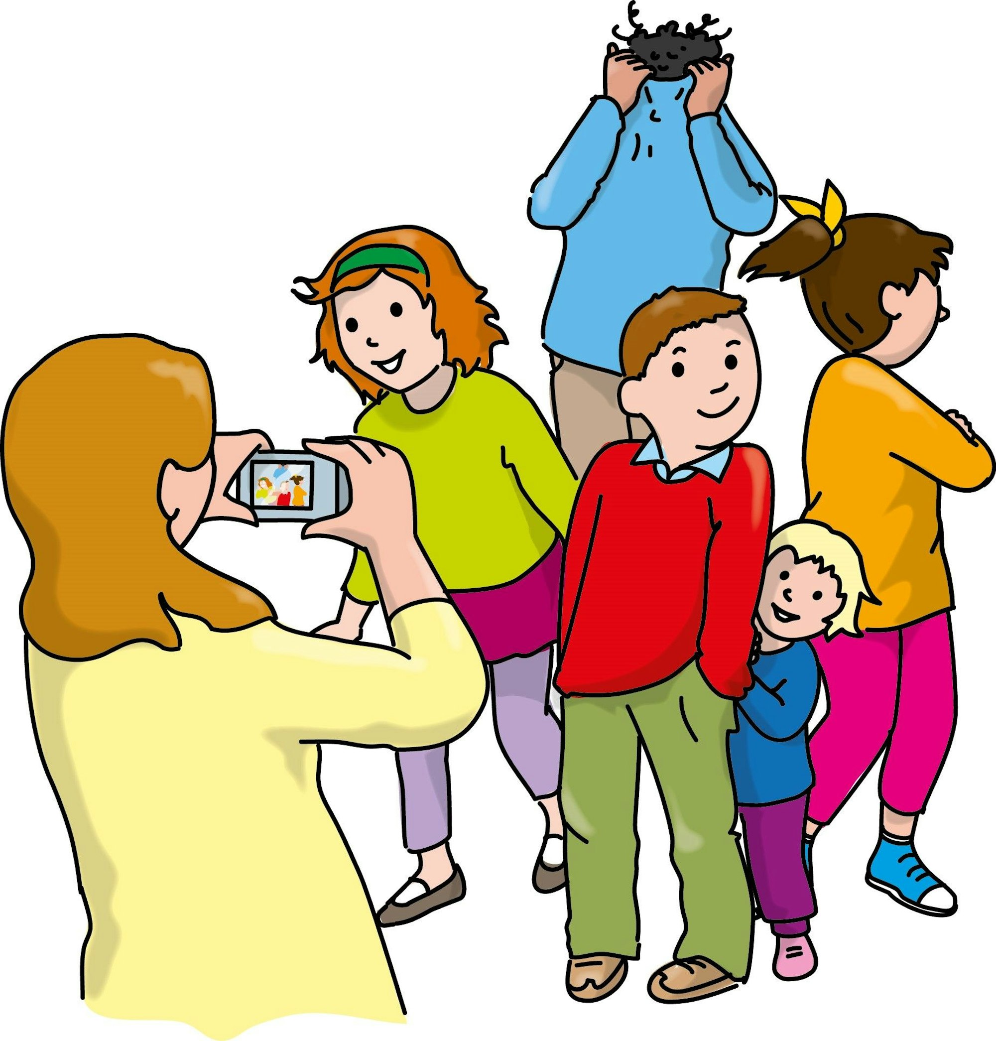 Die Illustration von Dorothee Wolters zeigt eine erwachsene Frau, die Kinder fotografiert, zwei Kinder wenden sich ab, da sie nicht fotografiert werden möchten.