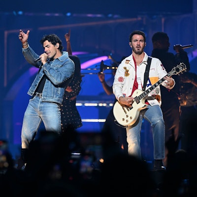 Die Jonas Brothers auf der Bühne.