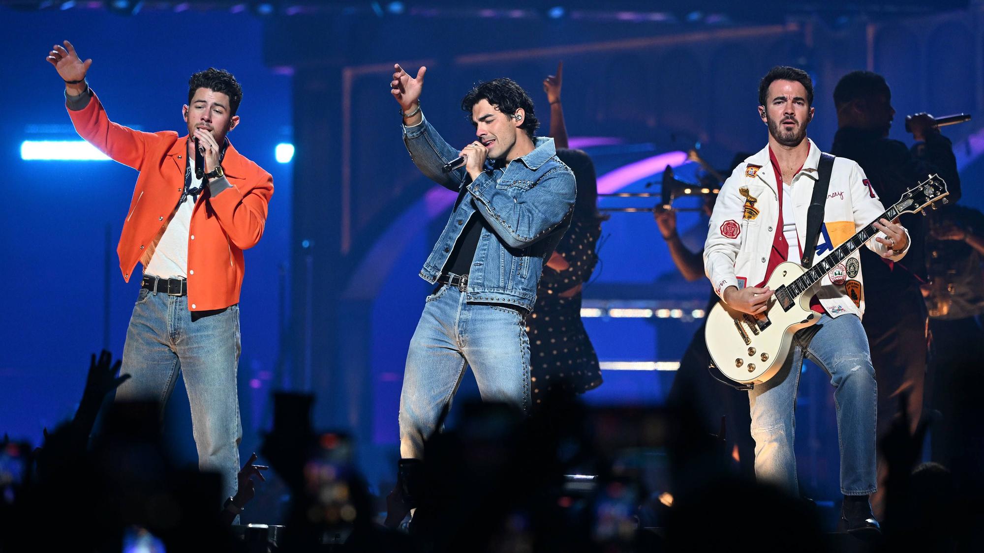 Die Jonas Brothers auf der Bühne.