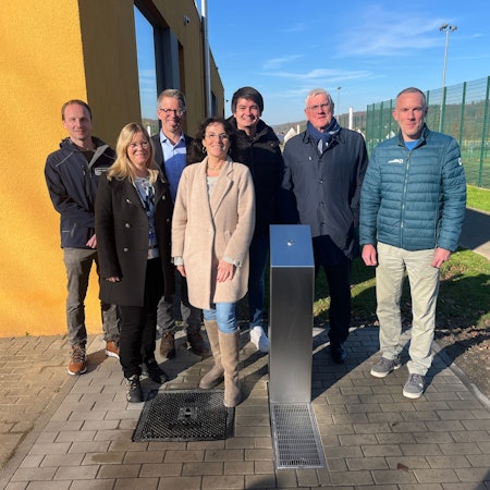 Am Sportplatz der Gesamtschule Meiersheide wurde ein weiterer Trinkwasserbrunnen aufgestellt, gesponsort vom Wahnbachtalsperrenverband und weiterfinanziert von den Stadtwerken Hennef.