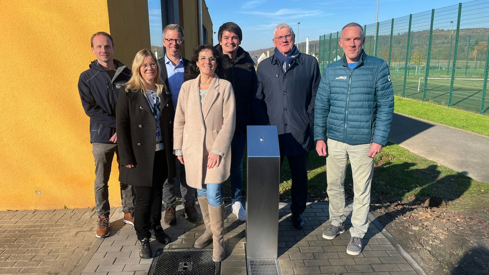 Am Sportplatz der Gesamtschule Meiersheide wurde ein weiterer Trinkwasserbrunnen aufgestellt, gesponsort vom Wahnbachtalsperrenverband und weiterfinanziert von den Stadtwerken Hennef.