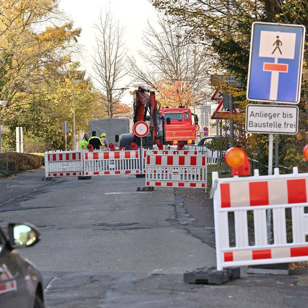 Das Foto zeigt die Sperrung an der Nikolausstraße in Bensberg