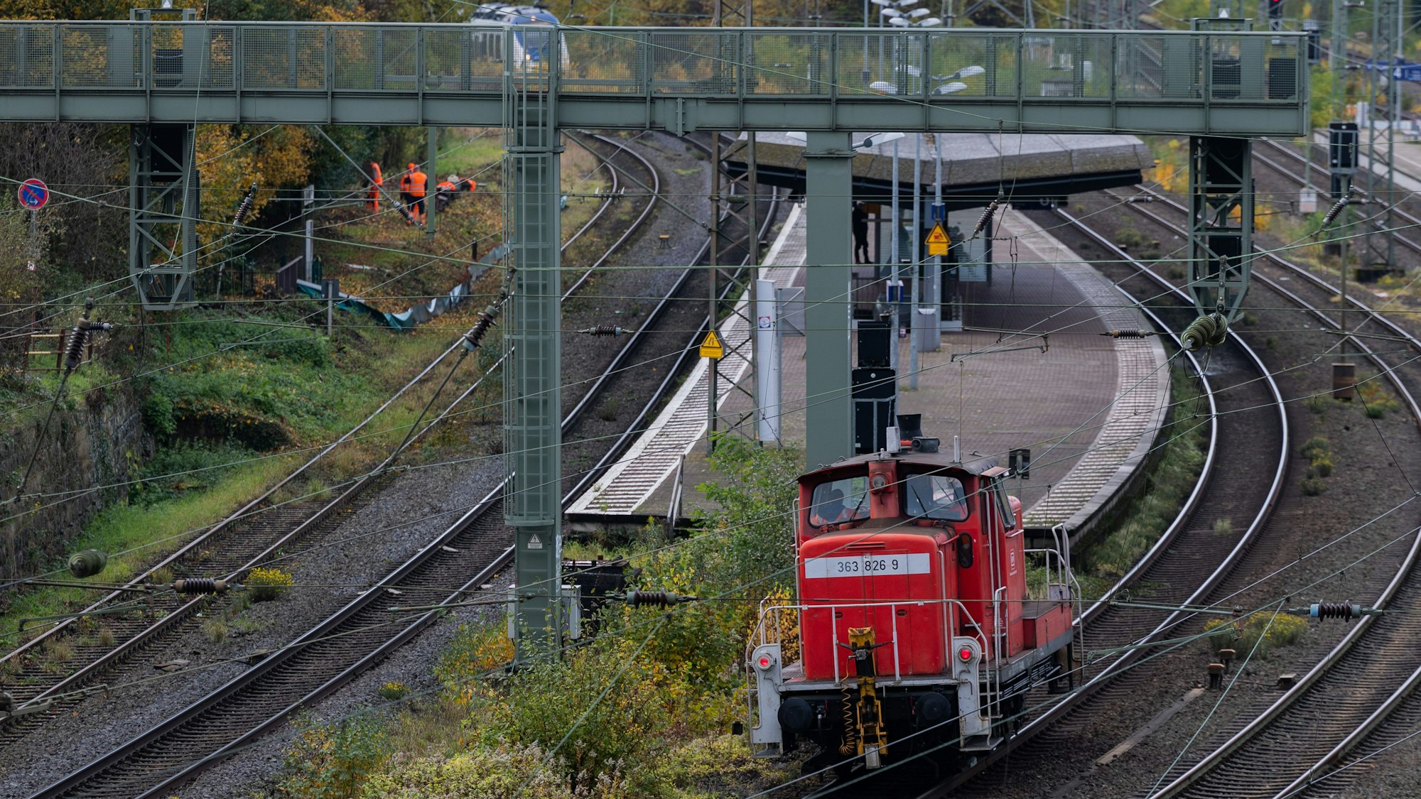 Erste Vorarbeiten für die geplane Generalsanierung werden am Bahnhof Haan-Gruiten durchgeführt.