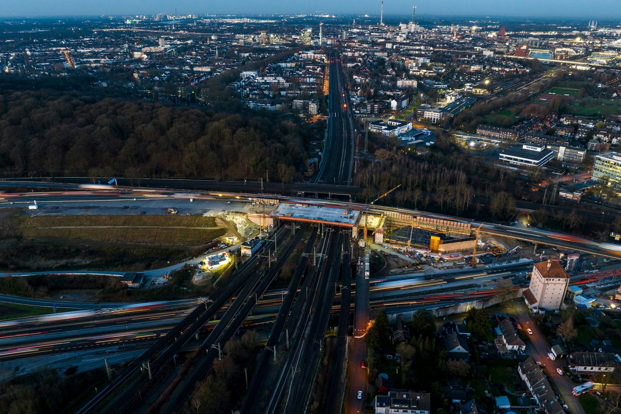 Zehn Tage lang wird die A3 rund um das Autobahnkreuz Kaiserberg voll gesperrt. (Archivbild)