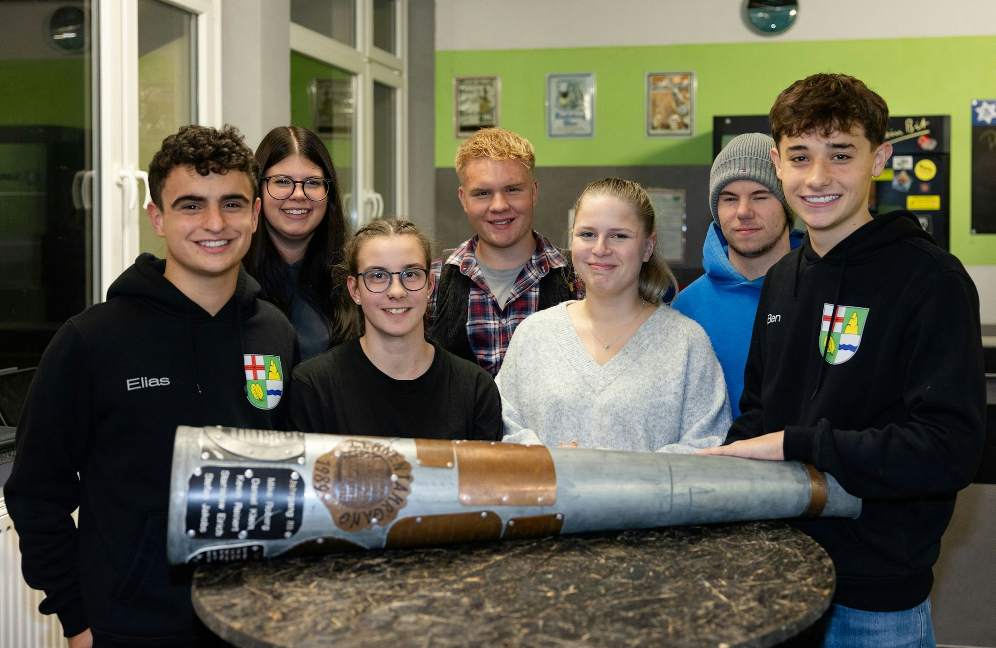 Angehende 20-Jährige organisieren das Ausrufen der Paare.