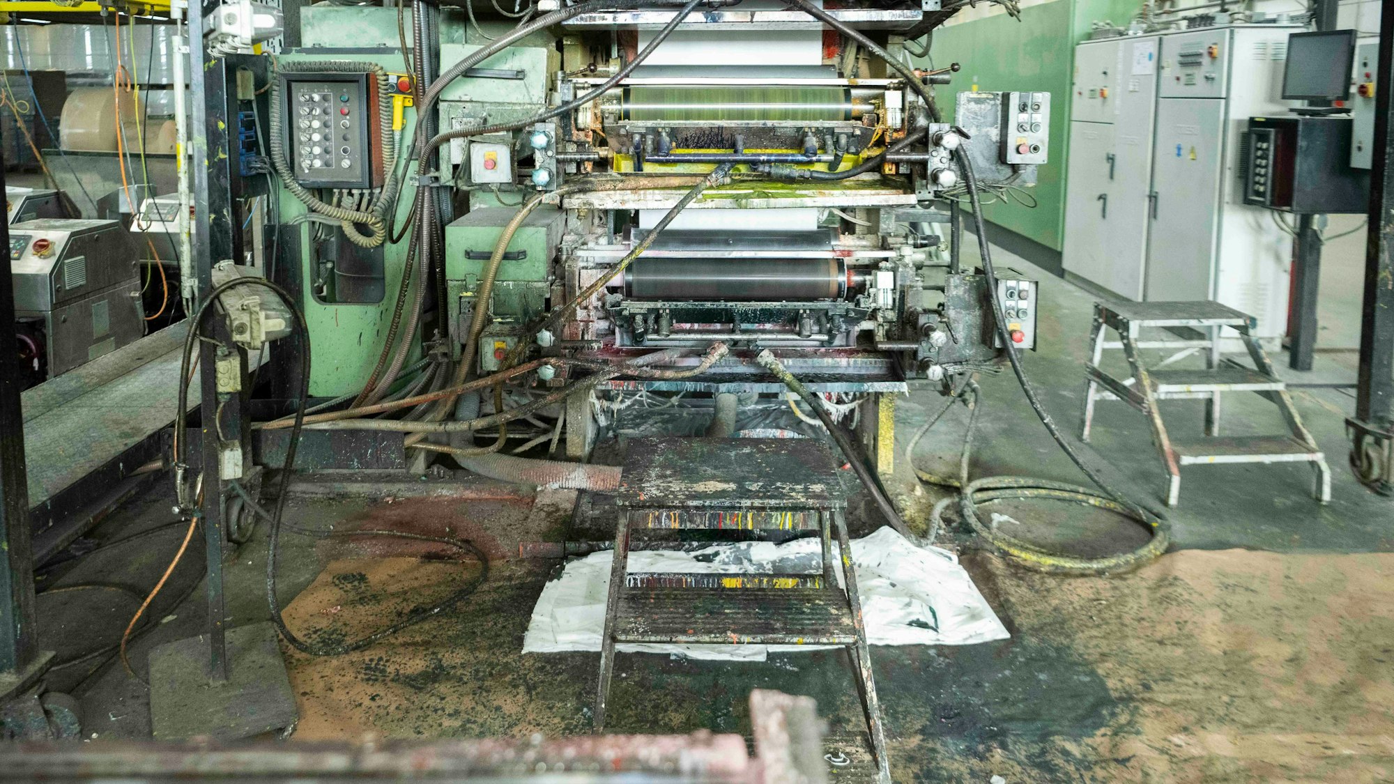 Das Bild zeigt eine Färbemaschine bei der Firma Halstrick in Stotzheim.