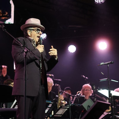Elvis Costello spielte bei den Jazztagen erstmals mit der WDR Big Band.