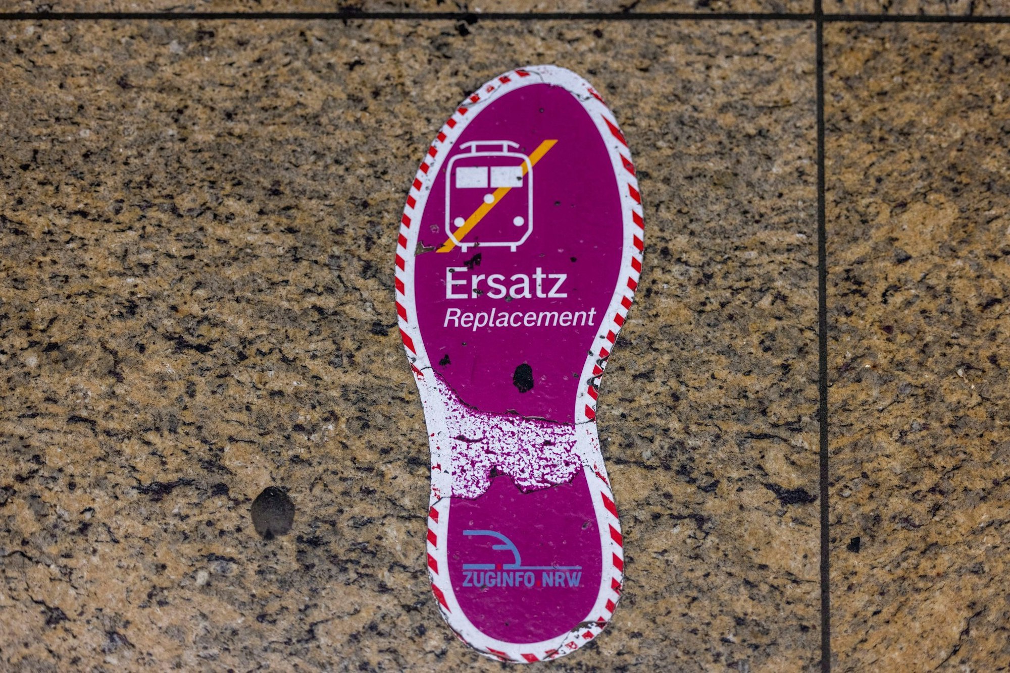 Ersatzbusse sollen teilweise im Zehn-Minuten-Takt fahren - trotzdem werden Reisende deutlich länger unterwegs sein als mit dem Zug. (Archivbild)