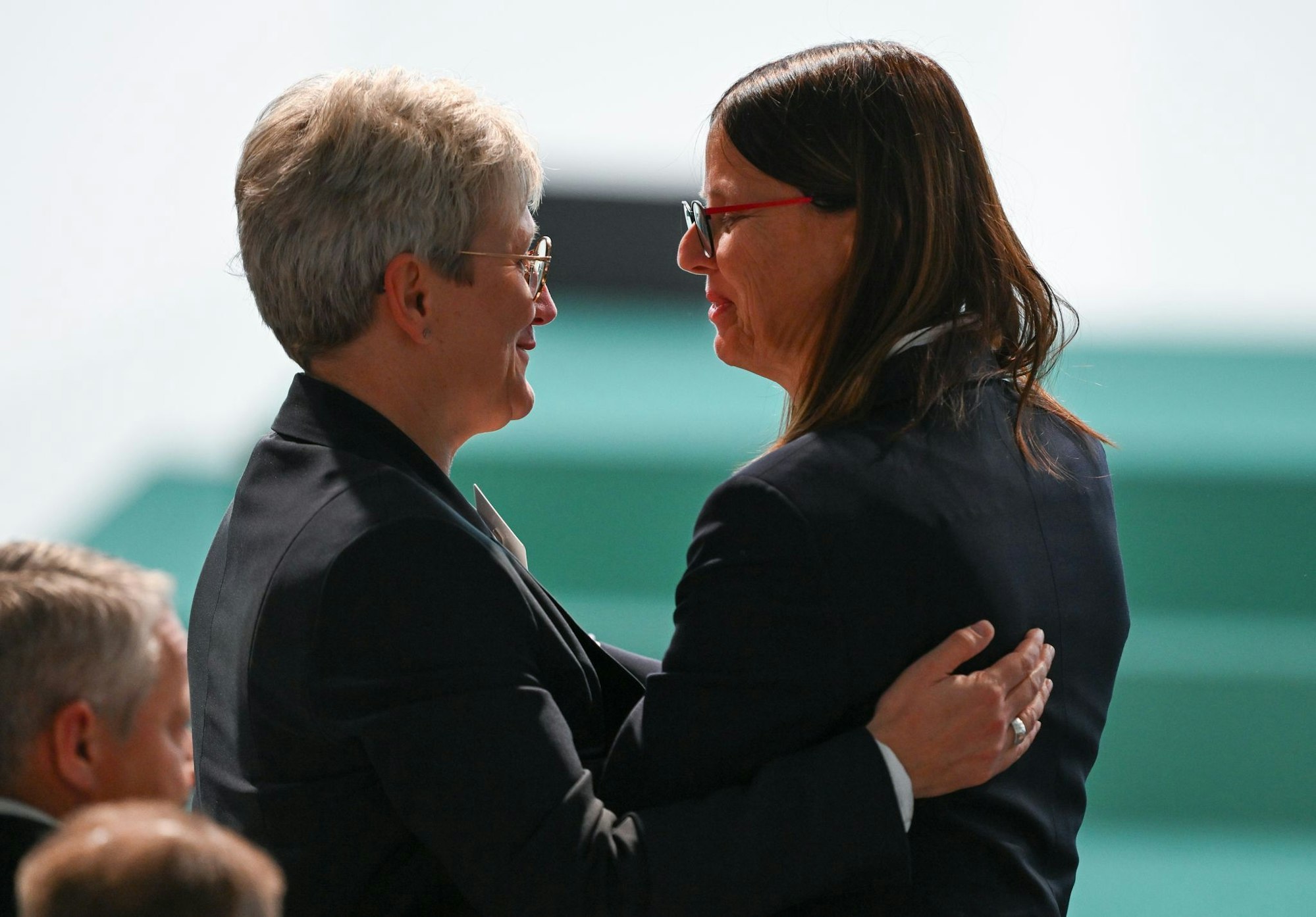 Silke Sinning (r) gewann die Kampfabstimmung gegen Silke Raml (l).