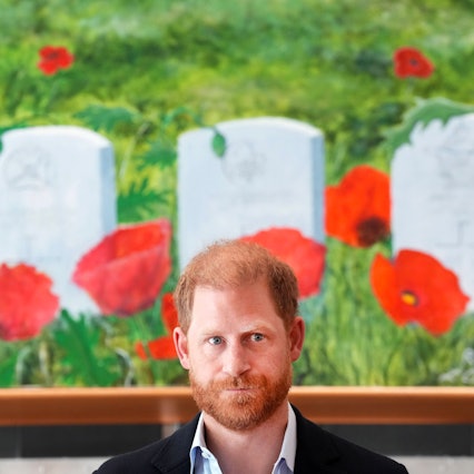 Prinz Harry schaut nachdenklich.