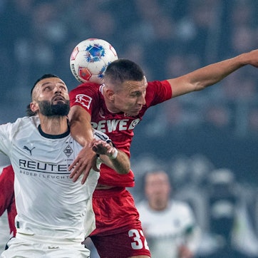 Der unglücklichste Mann im Borussia Park: Kristoffer Lund, hier im Duell mit Mönchengladbachs Honorat.