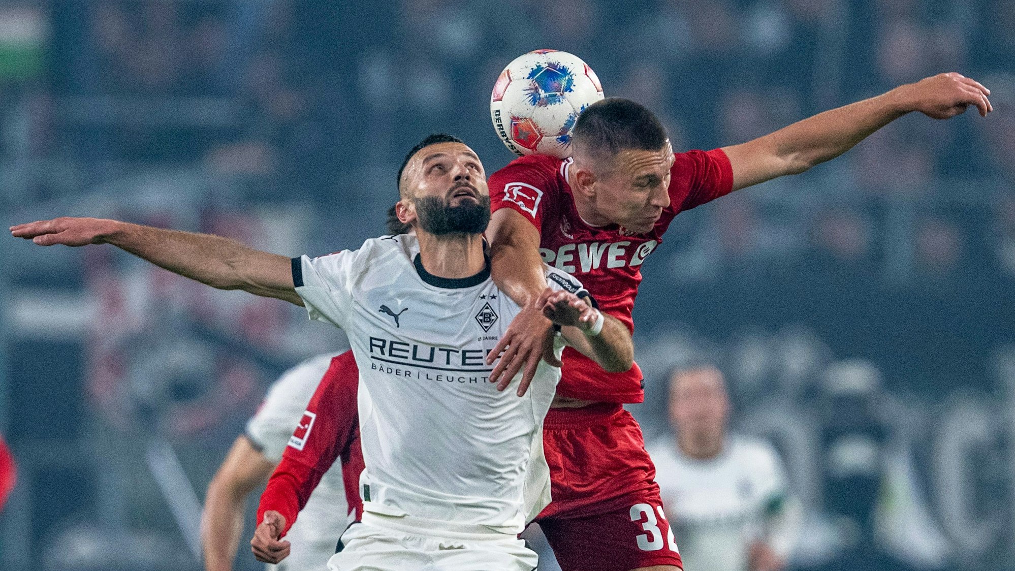 Der unglücklichste Mann im Borussia Park: Kristoffer Lund, hier im Duell mit Mönchengladbachs Honorat.