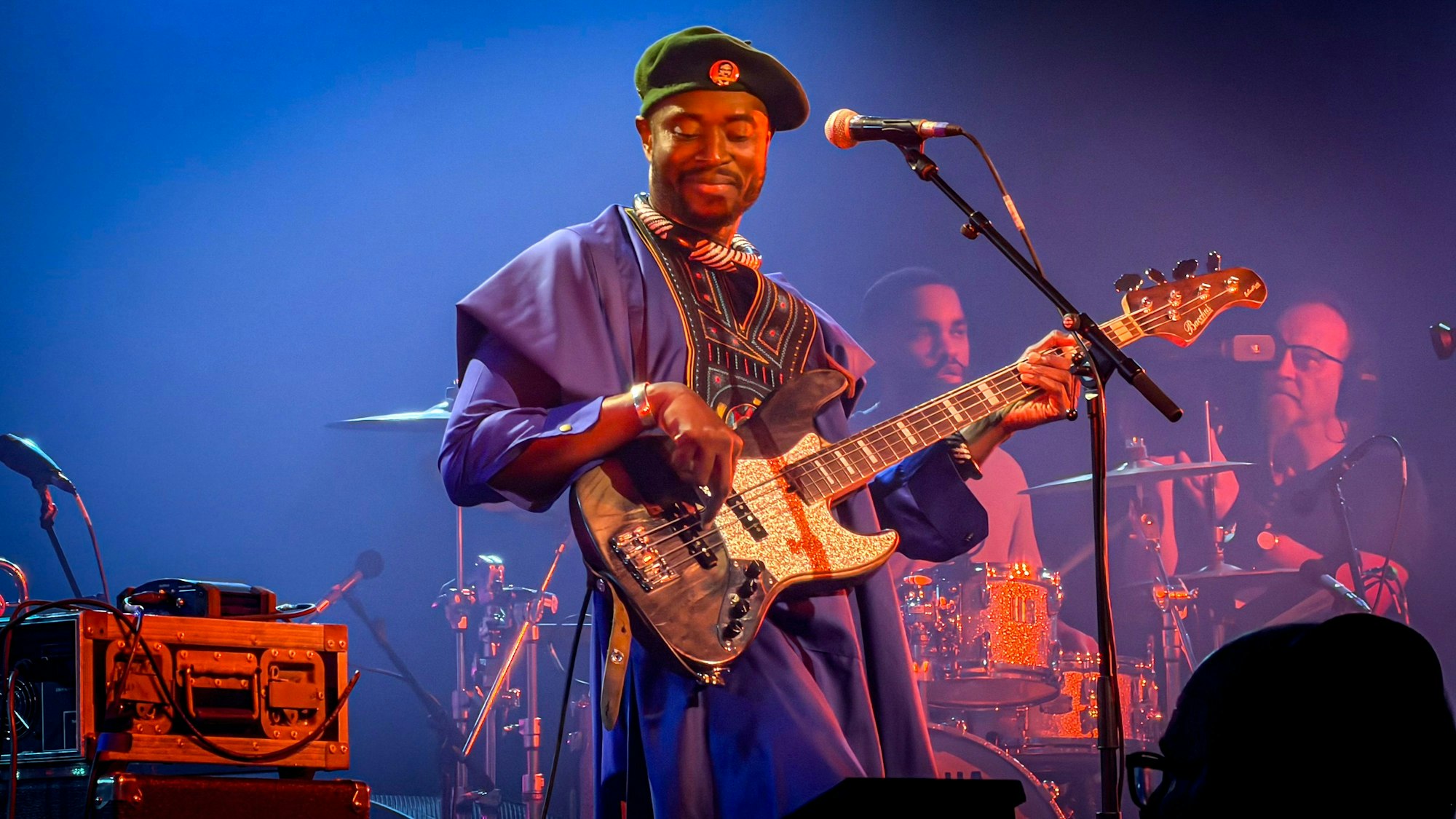 Der senegalesische Bassist und Sänger Alune Wade verbindet Afro-Beat mit der Offenheit des Jazz.