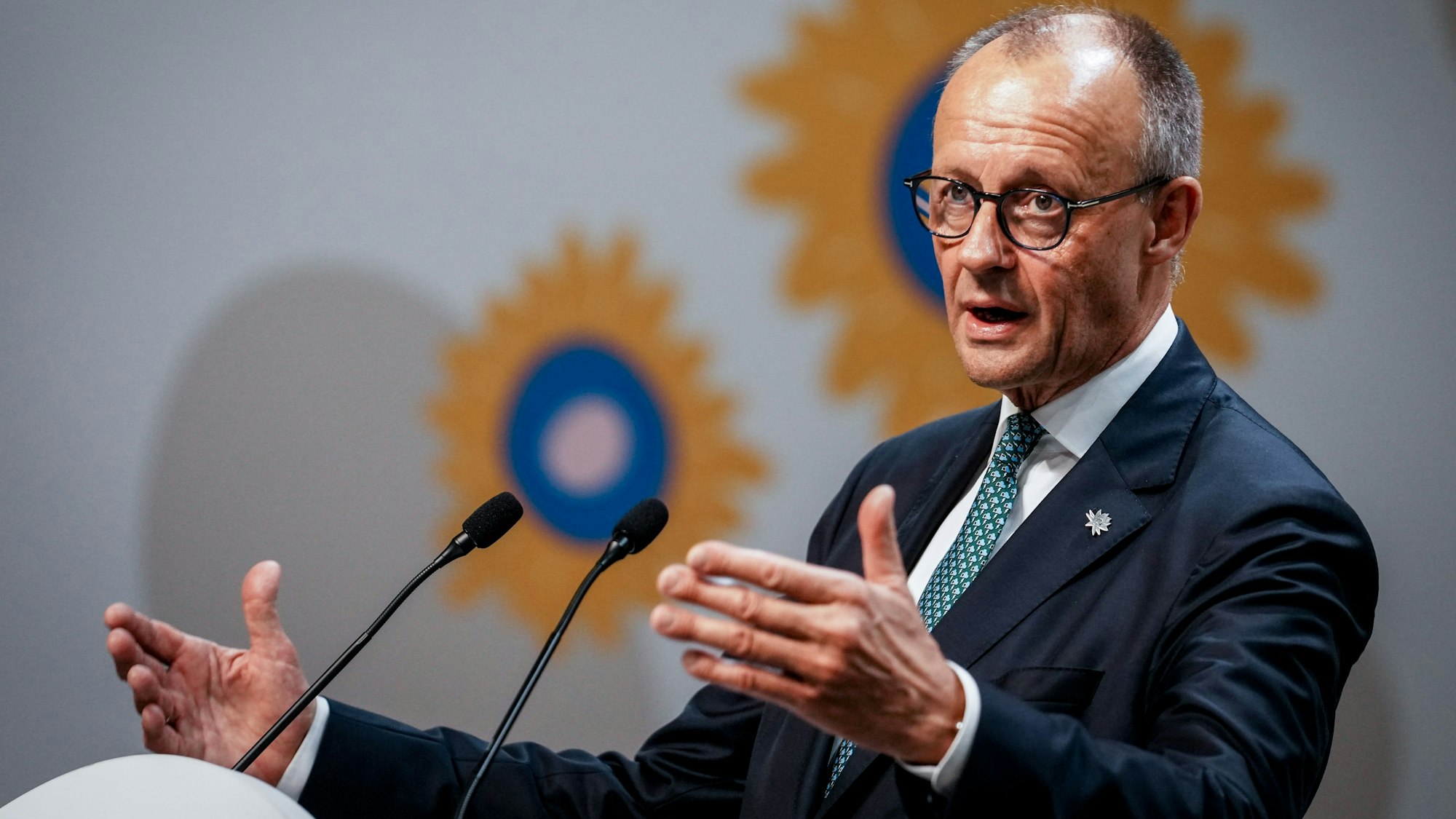 Bundeskanzler Friedrich Merz (CDU) gibt bei der Weltklimakonferenz COP30 eine Pressekonferenz.