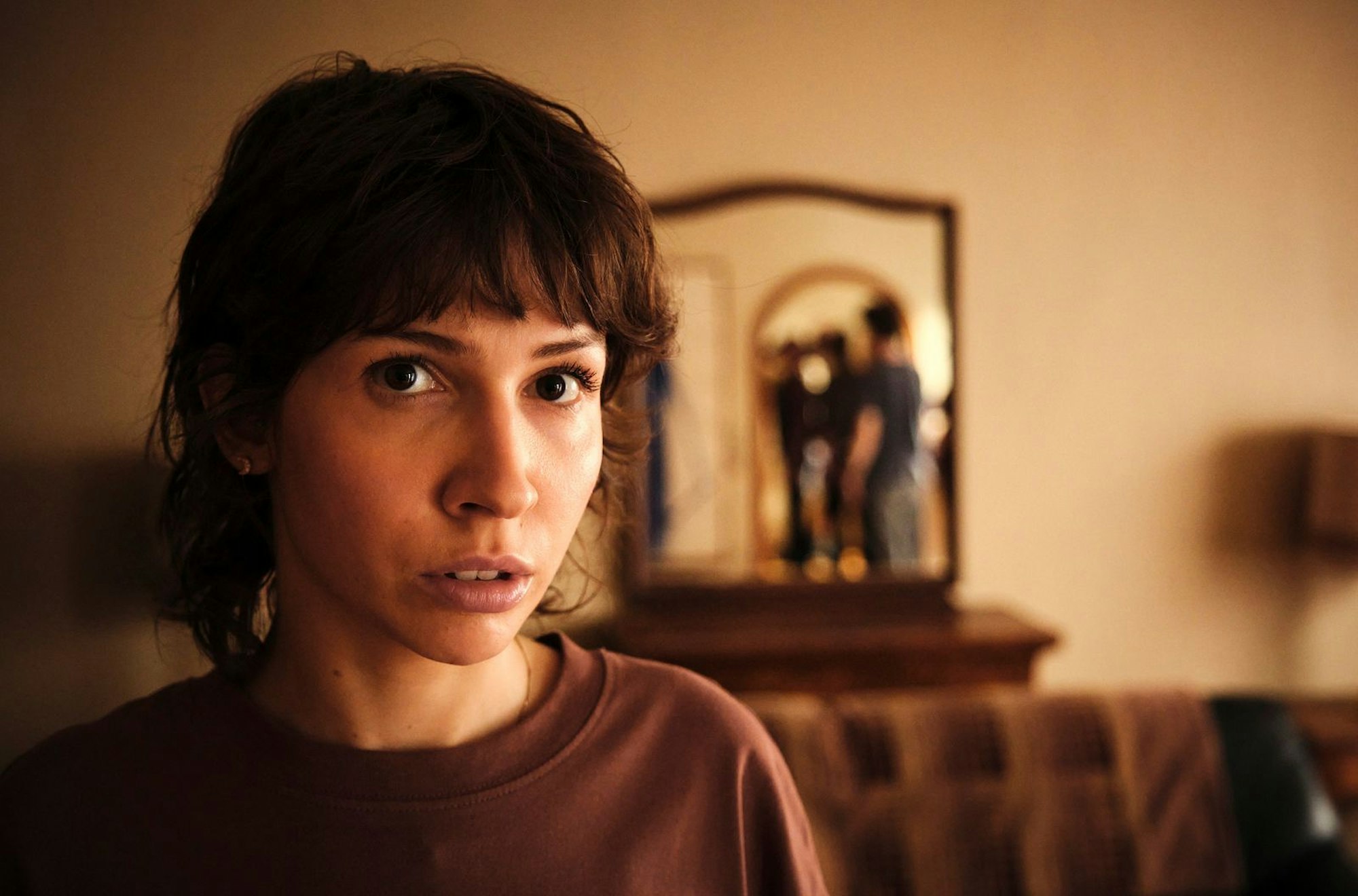 Nisha (Amina Merai) hat persische Wurzeln. Ihre Mutter ist vor kurzem an Krebs gestorben, der Vater gilt als unbekannt. (Bild: SWR/Benoît Linder)