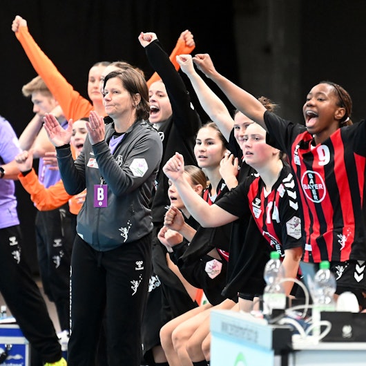 09.11.2025, Handball-Bayer 04 Leverkusen-Buchholz
links: TR: Sybille Gruner (Bayer)
Foto: Uli Herhaus