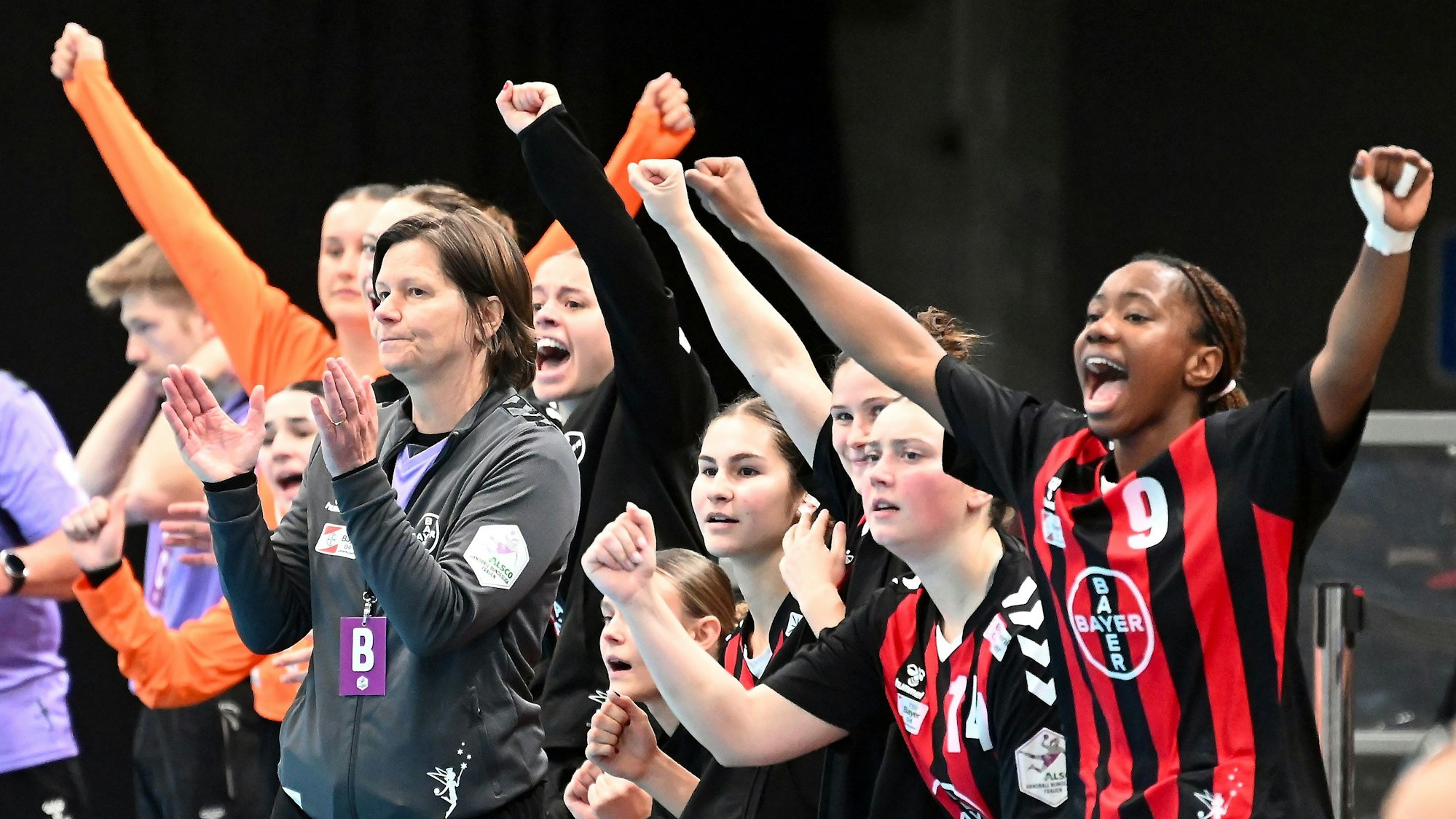 09.11.2025, Handball-Bayer 04 Leverkusen-Buchholz
links: TR: Sybille Gruner (Bayer)
Foto: Uli Herhaus