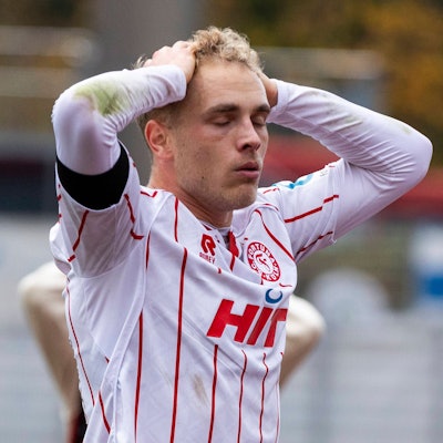 Regionalliga West: Fortuna Köln - SC Paderborn U21, U 21 09.11.2025 Timo Bornemann Fortuna Köln, 19 hadert mit einer vergebenen Chace. Regionalliga West, Fortuna Köln - SC Paderborn U21, 15. Spieltag, am 09.11.2025, Südstadion, Köln *** Regionalliga West Fortuna Köln SC Paderborn U21, 09 11 2025 Timo Bornemann Fortuna Köln, 19 struggles with a missed chance Regionalliga West, Fortuna Köln SC Paderborn U21, 15 Matchday, on 09 11 2025, Südstadion, Cologne Copyright: xBEAUTIFULxSPORTS/Meuselx