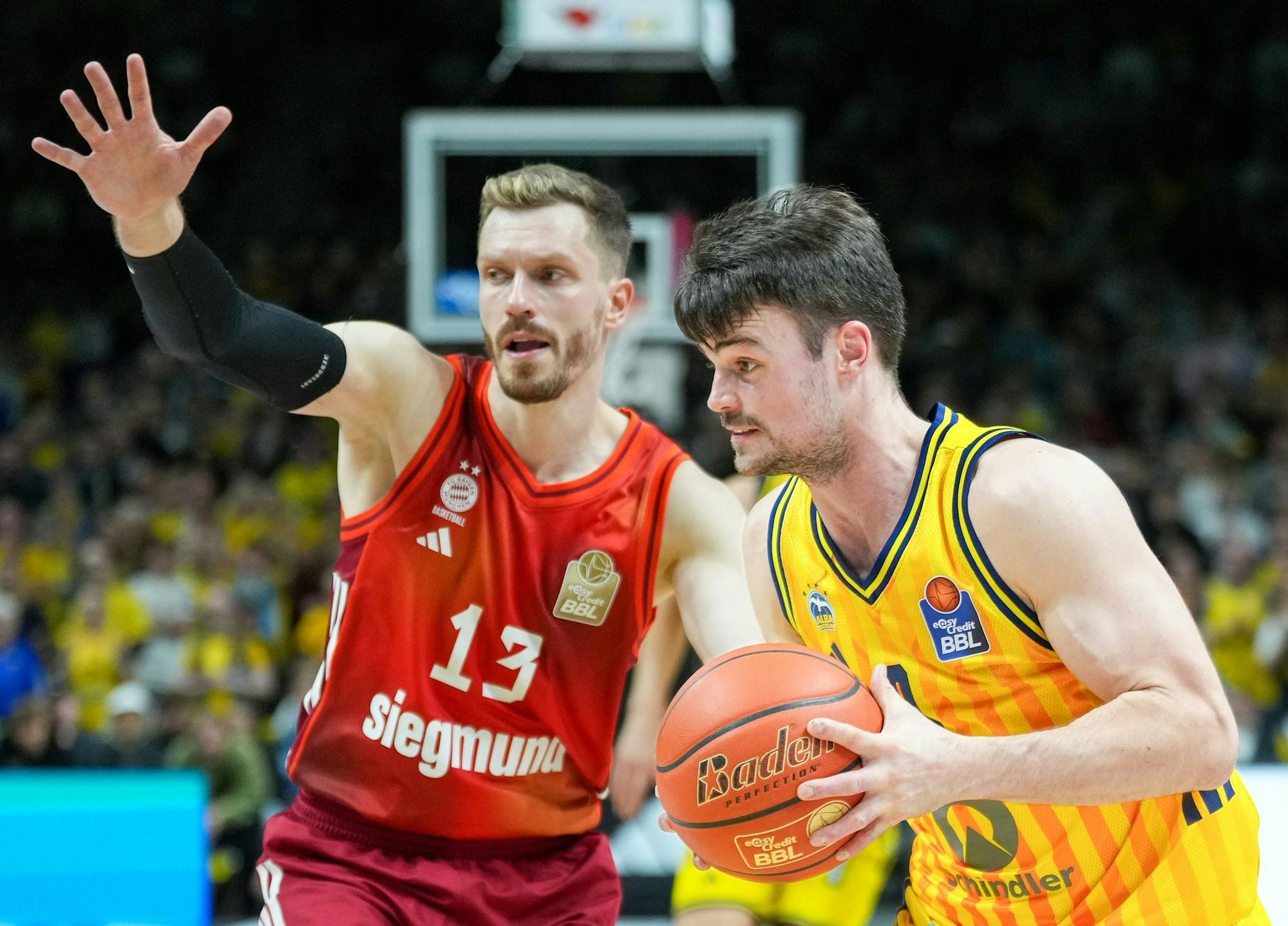 Spielen sie bald in der NBA Europe gegeneinander? Bayerns Andreas Obst (links) und Alba-Profi Jonas Mattisseck. (Archivfoto)