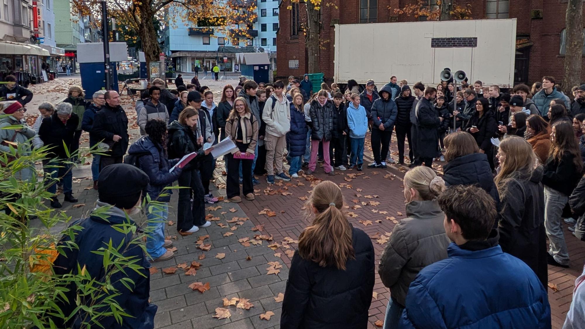 Schüler der Montanus-Realschule erinnern an jüdische Bürger Opladens.