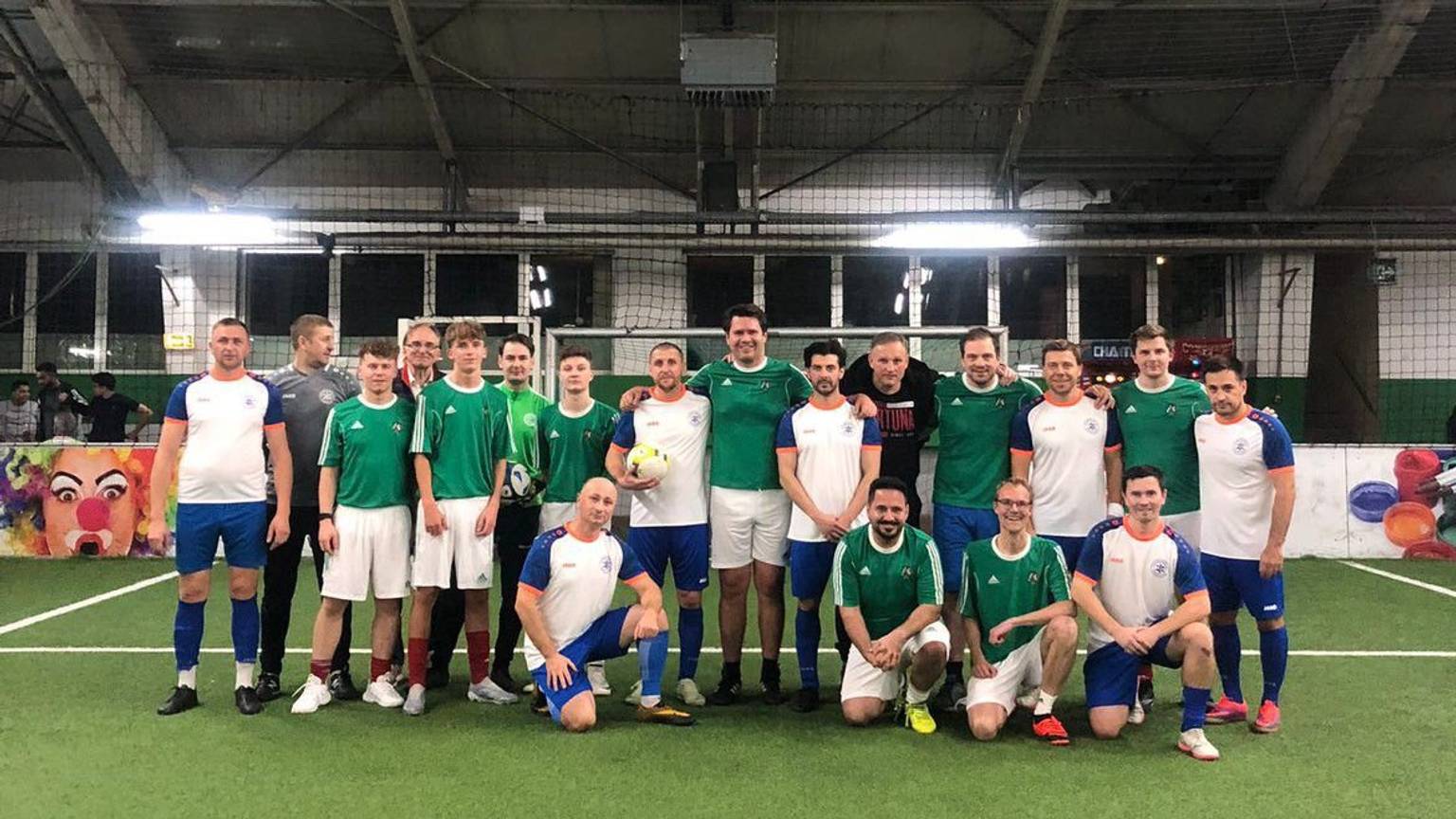 Der FC Landtag mit der Fußballmannschaft des jüdischen Sportvereins Maccabi Düsseldorf