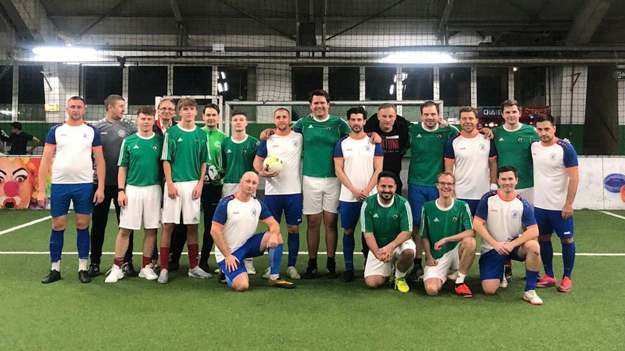 Der FC Landtag mit der Fußballmannschaft des jüdischen Sportvereins Maccabi Düsseldorf